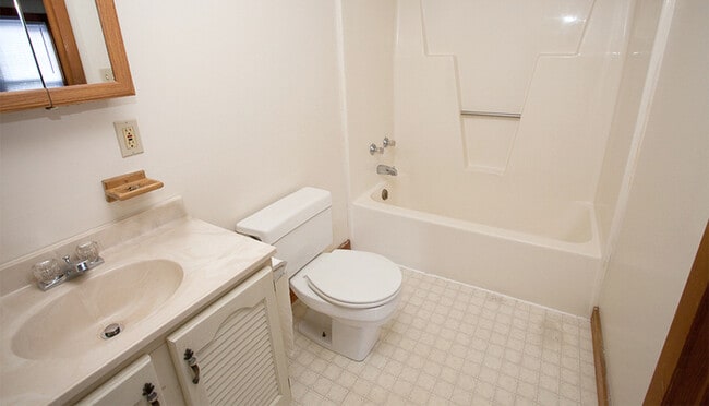 Photo - 547 Layman Ave Unit Apt. 4