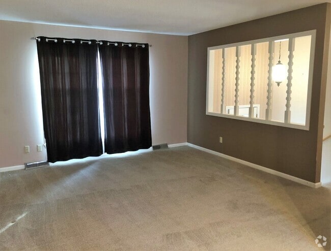 Building Photo - 4 Bed, 2 Bath House with 2-Car GARAGE!!