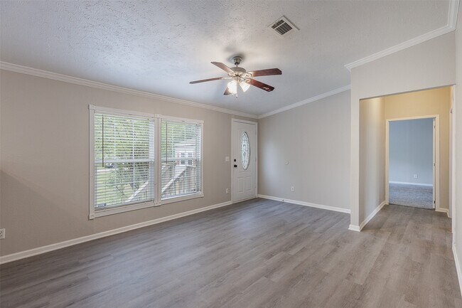 Photo - 1520 W Creek Dr