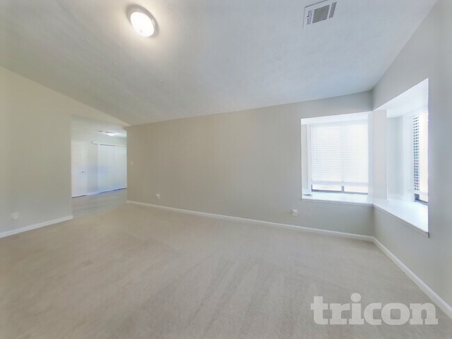 Photo - 718 Post Rd Ln