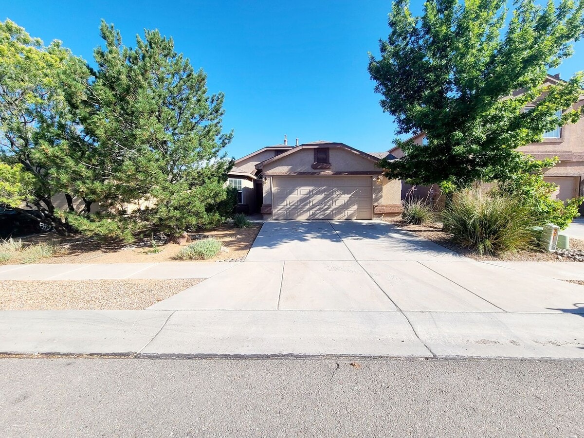 Coming Soon 3 bed 2 bath home in Huning Ranch - Coming Soon 3 bed 2 bath home in Huning Ranch