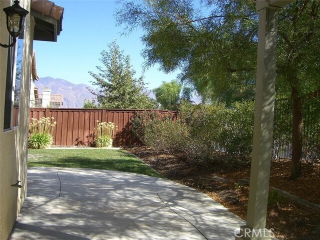 2471 Menlo Ave