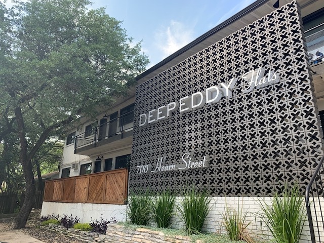Building Photo - Deep Eddy Flats Rental
