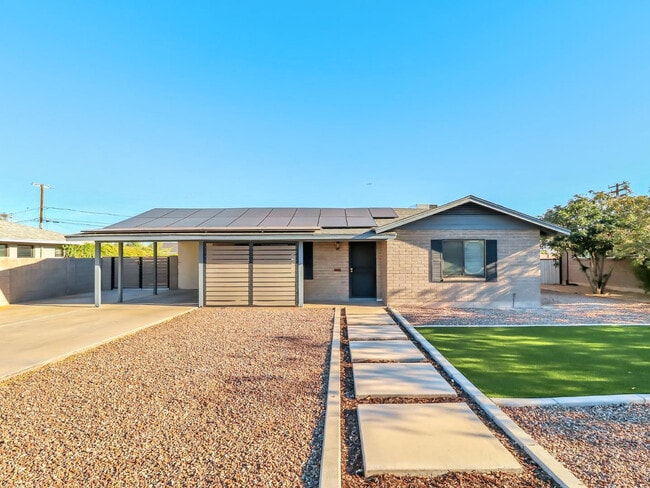 Building Photo - 544 W 17th Pl