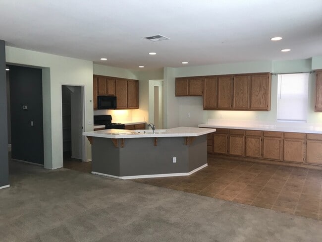Photo - Spacious 5 bedroom with 3 car garage for rent