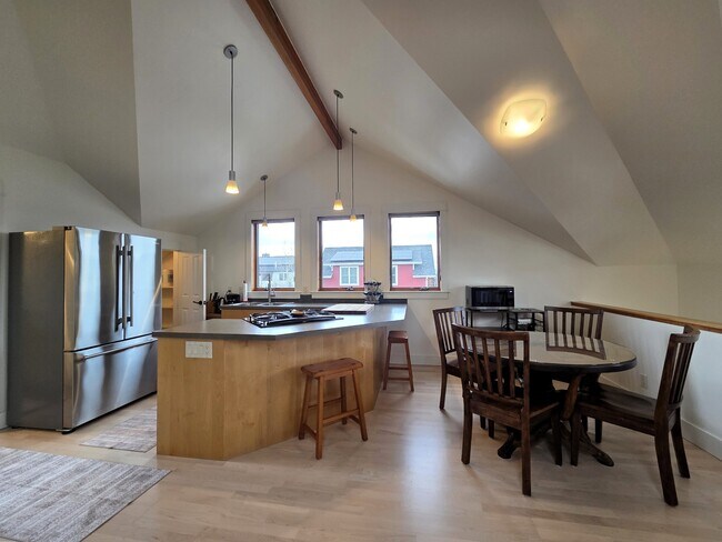 Photo - 4461 Waters St