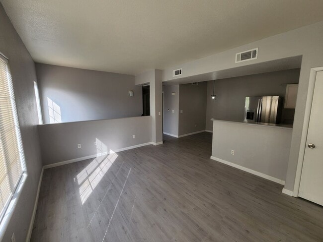 Photo - Beautifully Updated 2nd Floor-Condo 2BED/2... Unidad 207