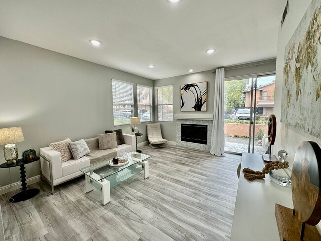 Dream Designer Home in the Beautiful Vista... - Dream Designer Home in the Beautiful Vista...