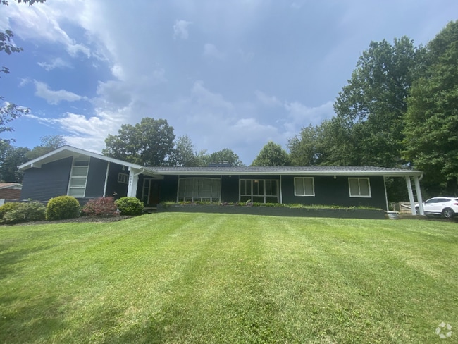 Building Photo - 1301 Hollins Rd Rental