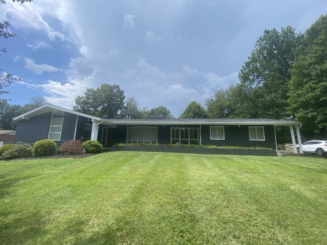 Building Photo - 1301 Hollins Rd Rental