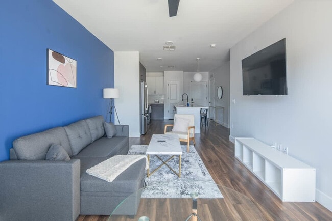 Building Photo - 688 W 1st St Rental