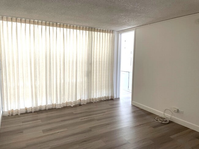 Photo - 1556 Piikoi St