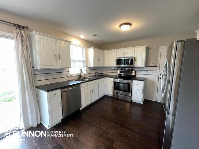 Photo - 4 Bed 2.5 Bath House with Great Yard