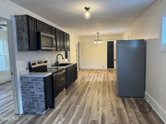 Photo - 12 1/2 E Clinton St