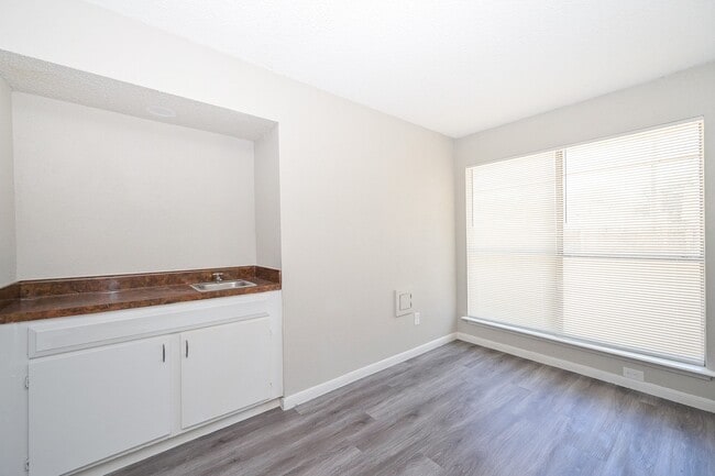 Photo - 6731 Inwood W Dr
