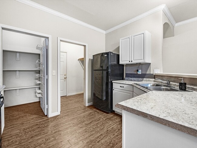 Building Photo - 19666 Village Forest Dr Rental