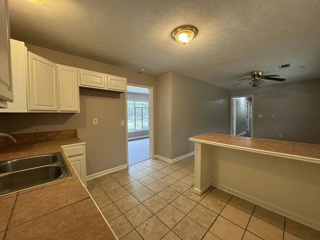 Photo - 140 Wildwood Cir