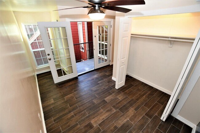 Photo - 9821 Walnut St