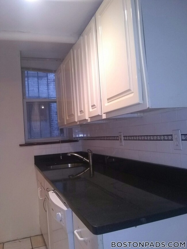 Photo - 171 Hemenway St Unit B2