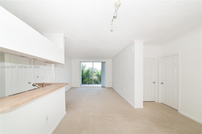 Building Photo - 17150 N Bay Rd Unit 2512