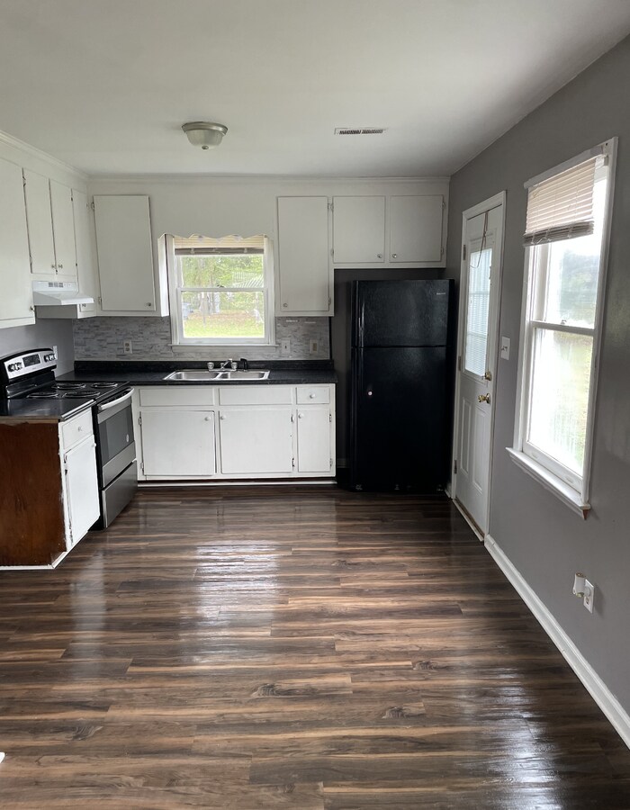 Kitchen - 813 E Highland Ave