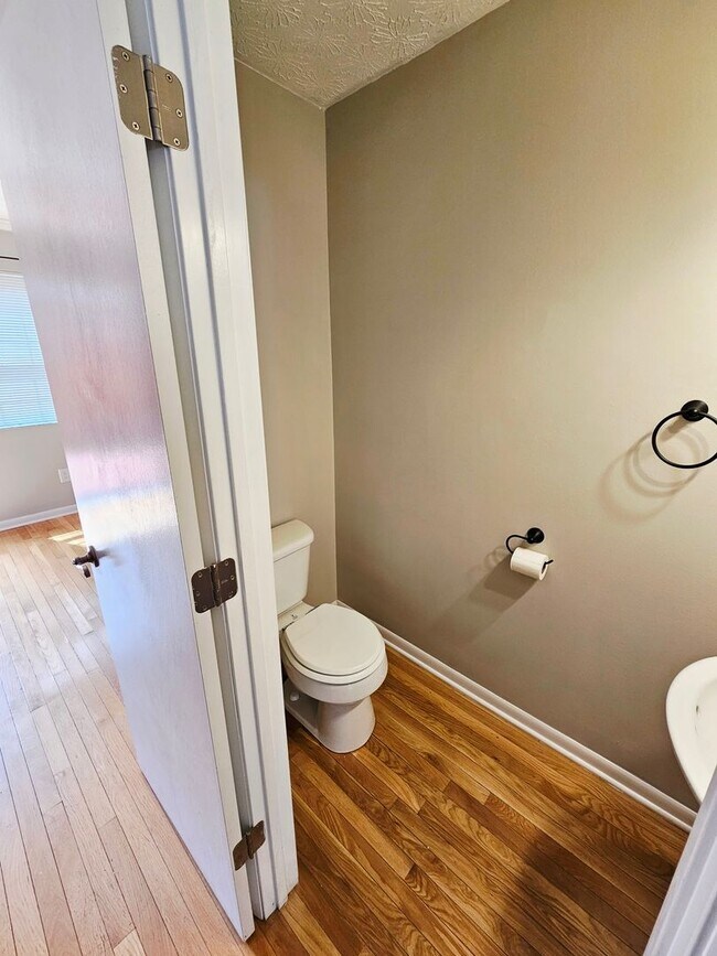 Photo - MOVE-IN READY! 2BR Townhome in Clintonville near OSU – W/D, Parking, Pet Friendly