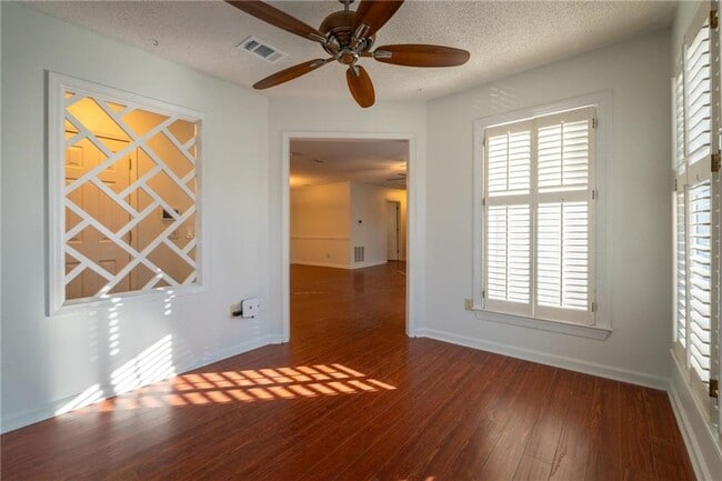 Photo - 311 Hollyfax Cir NE