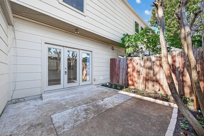 Building Photo - 14707 Barryknoll Ln Unit 164