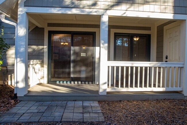 Photo - Townhouse right in Black Mountain availabl...