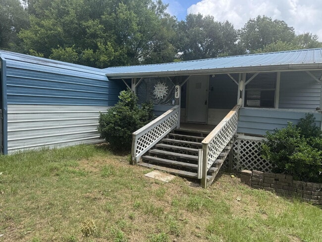 Photo - 2 Bed 1 Bath with Bonus Storage space & Large yard