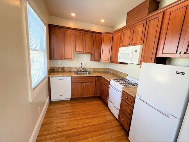 Photo - GORGEOUS, MUST SEE TOP FLOOR LOWER PAC HEIGHTS STUDIO!!! Unit 10