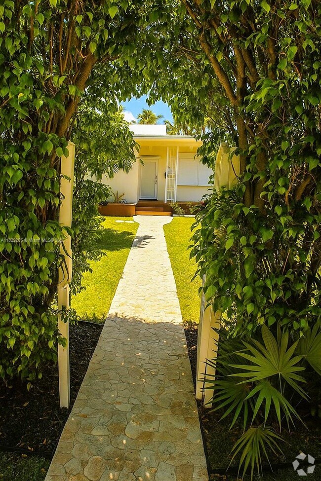 Building Photo - 1325 Marseille Dr Rental