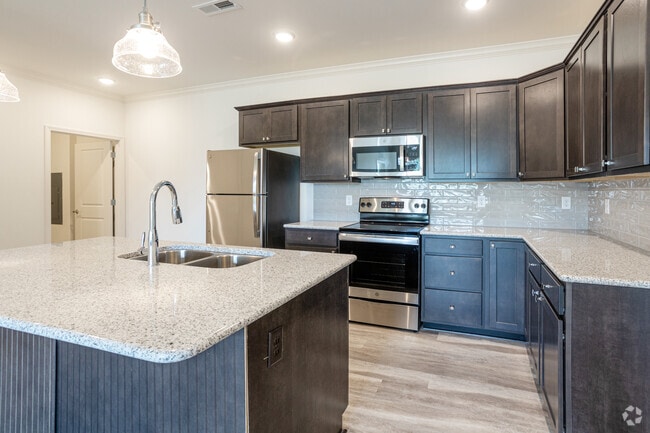 2BR, 2BA - 1,193 SF - Kitchen