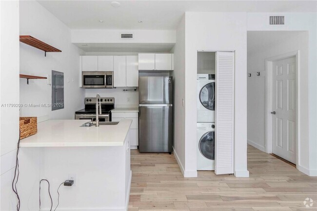 Building Photo - 737 Jefferson Ave Unit 101 Rental