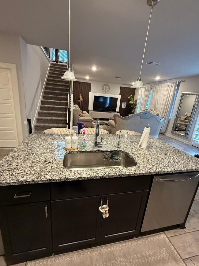 Photo - 740 Ft Leonard