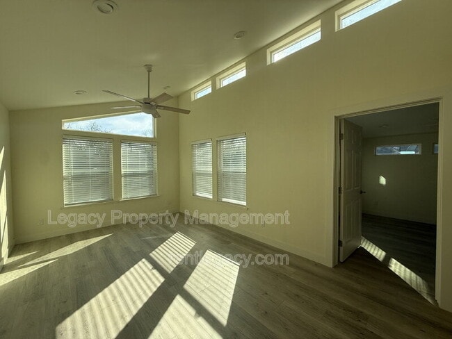 Photo - 10753 Oakton Way