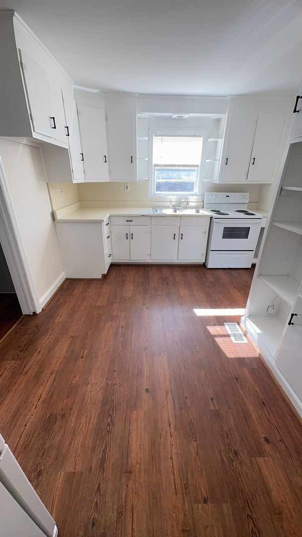 Photo - 401 Sheppard St