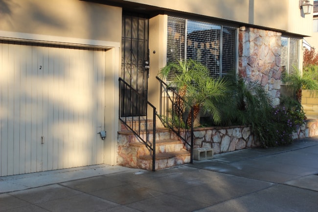 Photo - 231 Grand Ave Unidad 5