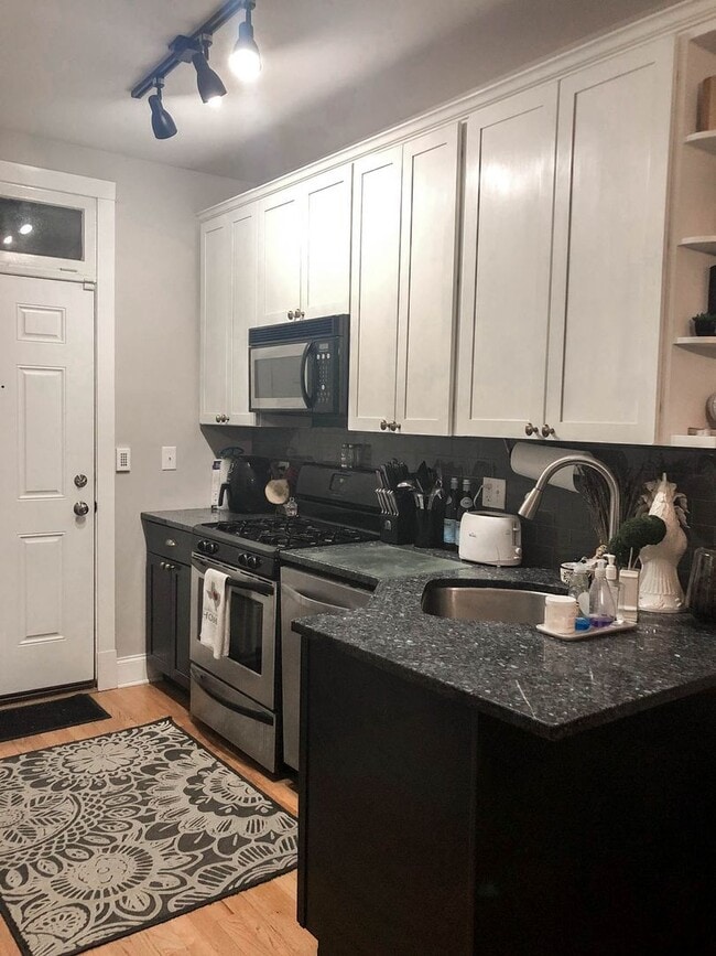 Building Photo - 4806 N Paulina St Unit 3