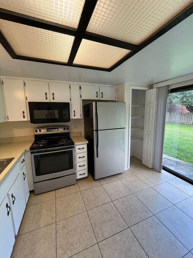 Photo - **COMING SOON** 2 Bedroom, 2.5 bathroom Townhouse near UCF