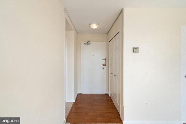 Building Photo - 6641 Wakefield Dr Unit 711