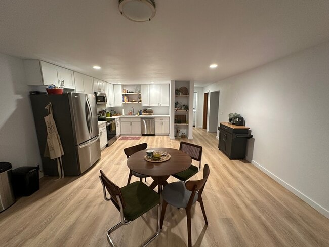 Photo - 3768 Potter St