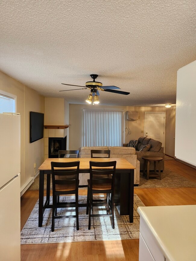 Building Photo - 2121 E Upriver Dr Unit Spokane Condo