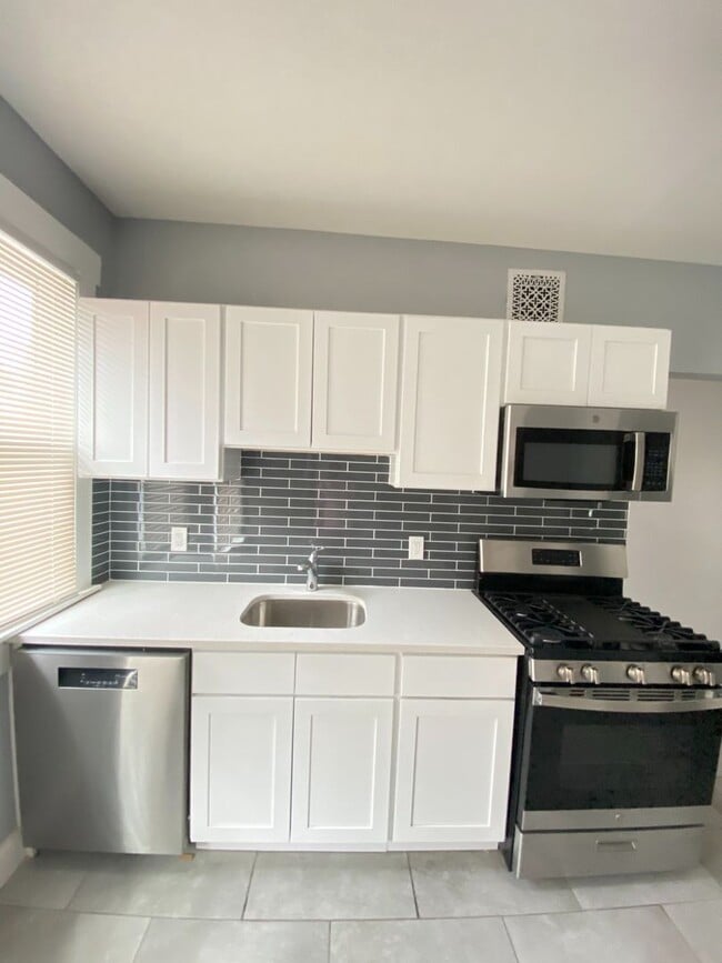 Building Photo - 506 Ferry St Unit 2nd Fl