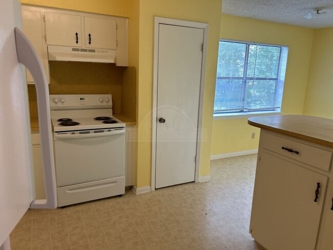 Photo - 821 Michelle Dr