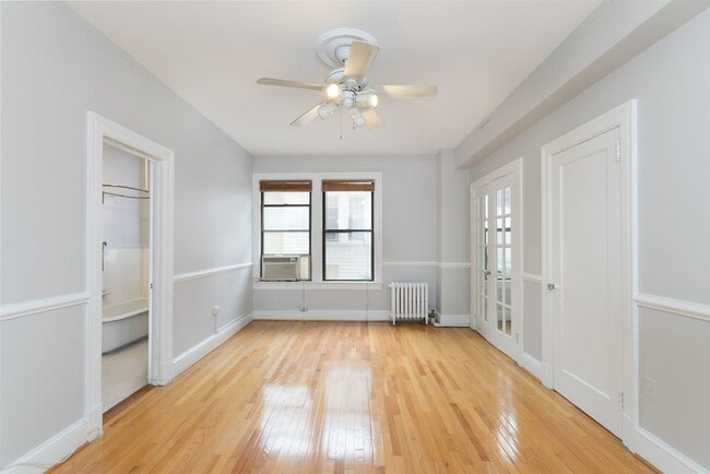 Building Photo - Charming Logan Circle Condo | Studio | 1 Bath | 450 Sf Unit 208