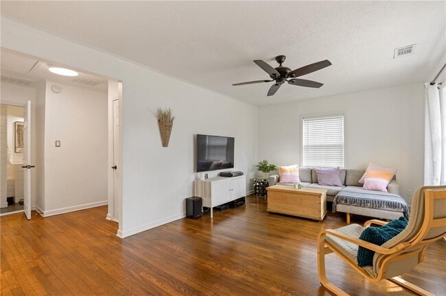 Photo - 2234 Brunswick Ave SE