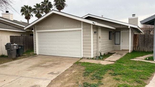 Photo - 3 bedroom/ 2 bathroom home nestled in a cul-de-sac.
