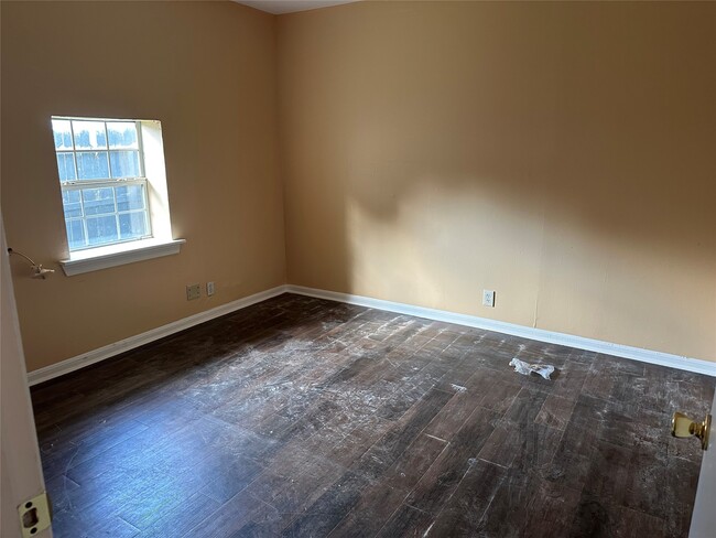 Photo - 9334 Lomax St