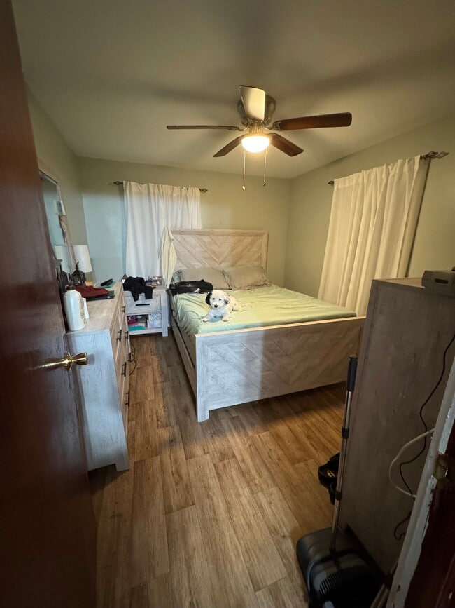 Building Photo - 186 Bradley St Unit 1 St floor apartment